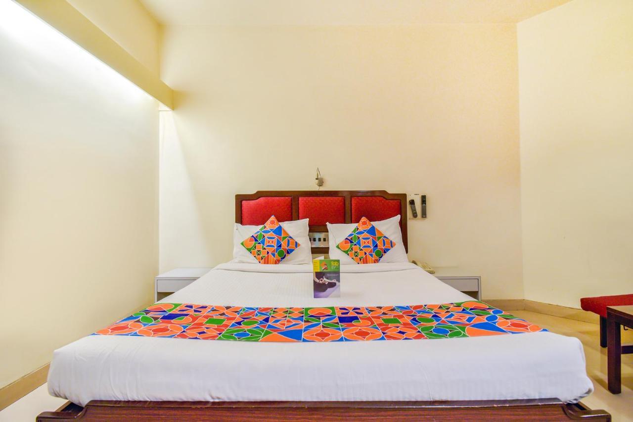 פונה Hotel Ashish Plaza מראה חיצוני תמונה