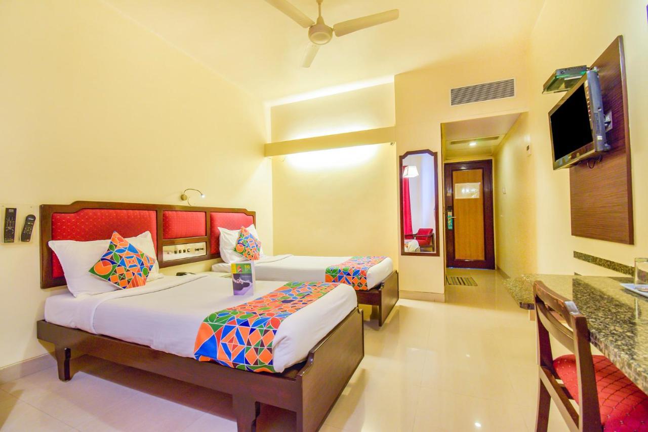 פונה Hotel Ashish Plaza מראה חיצוני תמונה