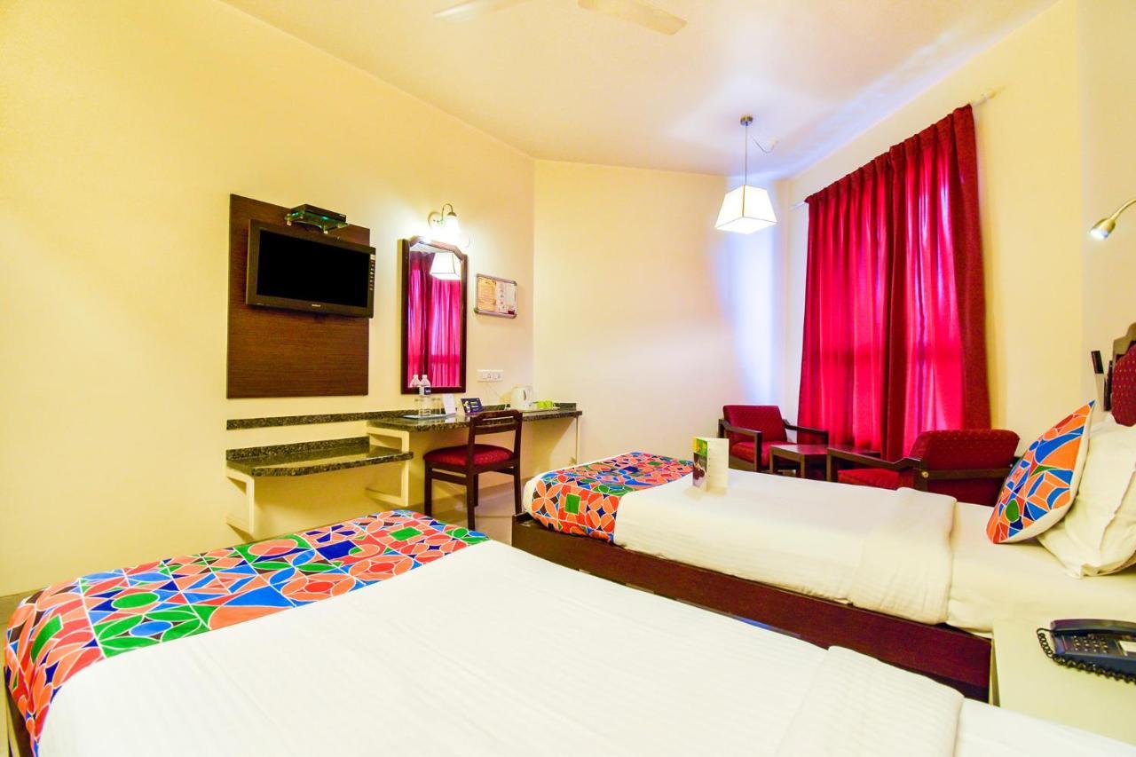 פונה Hotel Ashish Plaza מראה חיצוני תמונה