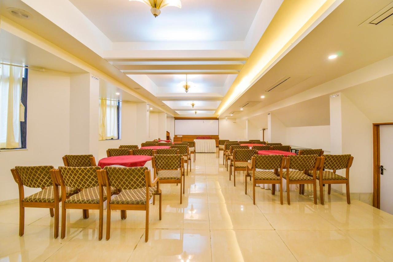 פונה Hotel Ashish Plaza מראה חיצוני תמונה