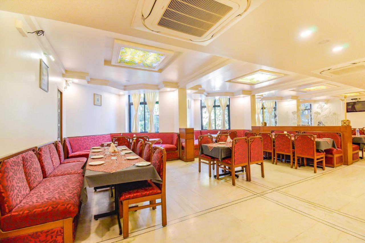 פונה Hotel Ashish Plaza מראה חיצוני תמונה