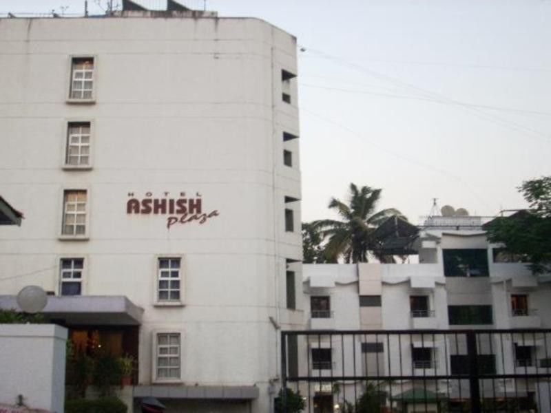 פונה Hotel Ashish Plaza מראה חיצוני תמונה