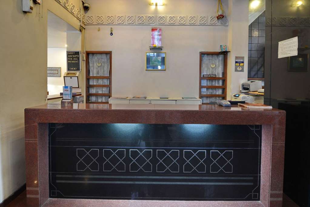 פונה Hotel Ashish Plaza מראה פנימי תמונה